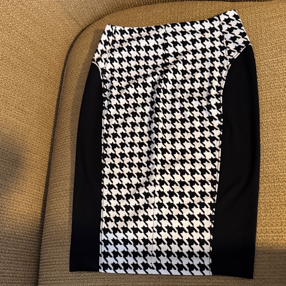 Michael Kors Black and White Houndstooth Pencil Skirt